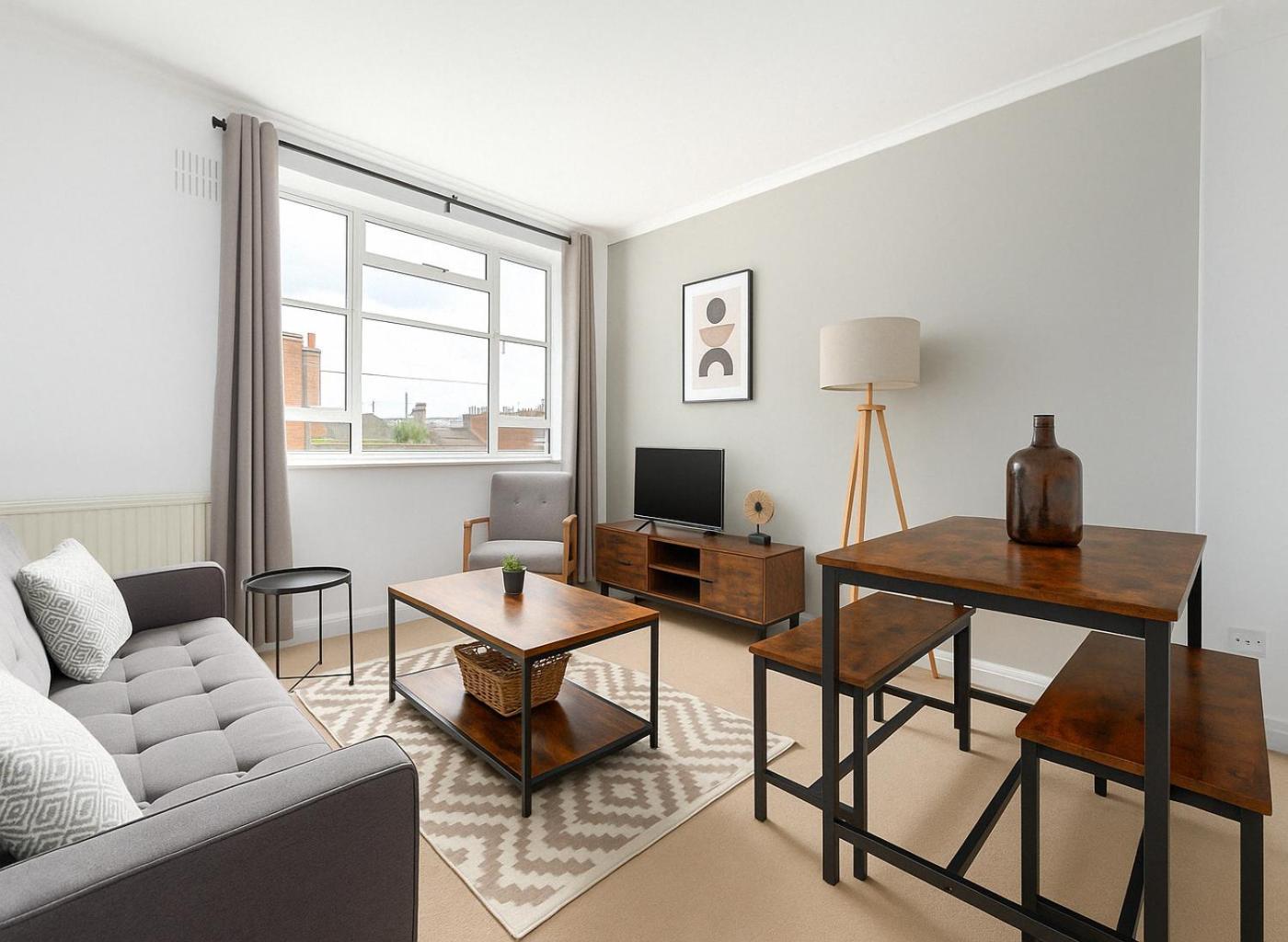 Peaceful 2 Bed Flat In Chiswick Apartment