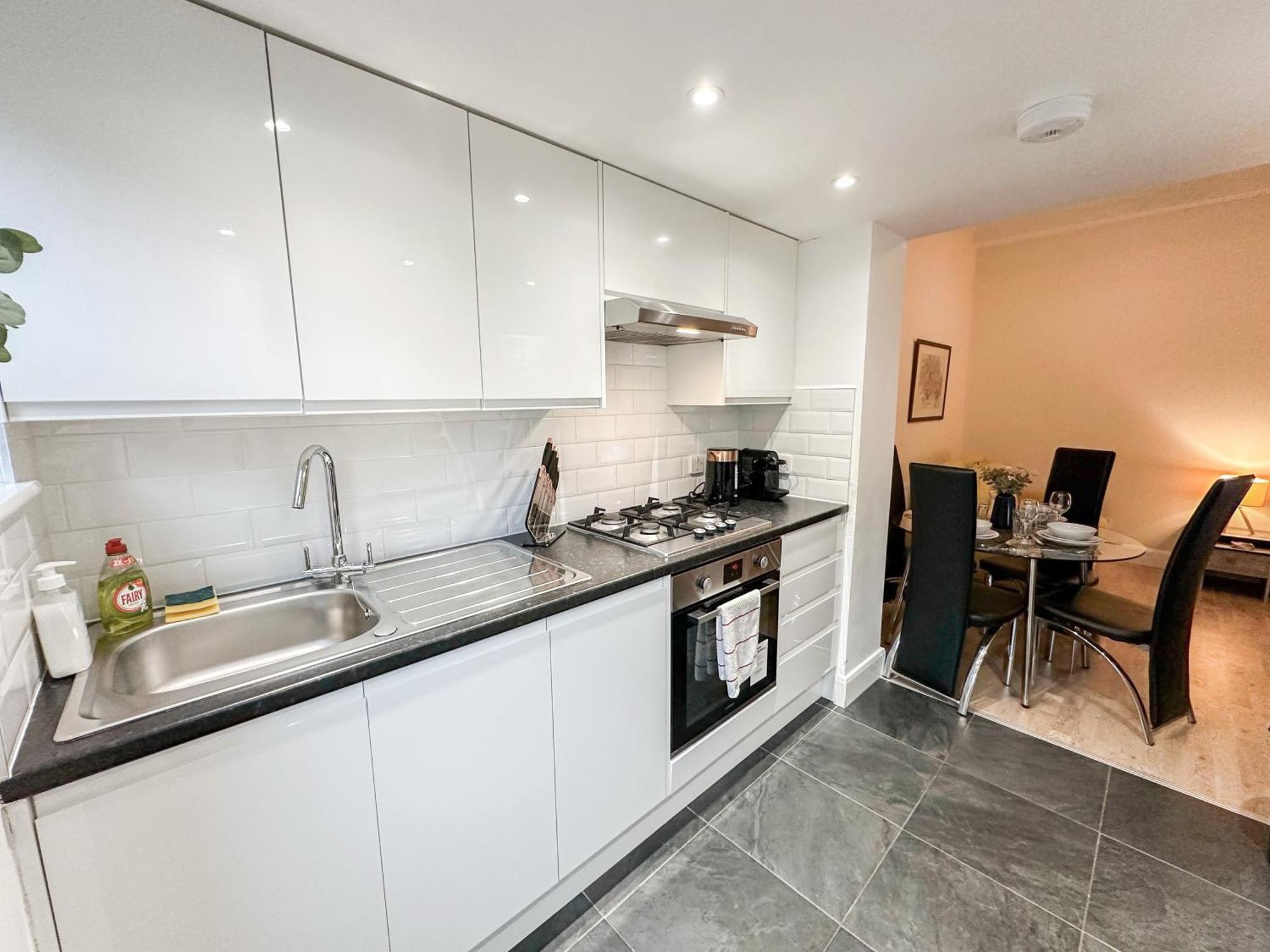 1-bedroom Flat With Small Garden & Paid Parking In Finsbury Park, Highbury Apartamento
