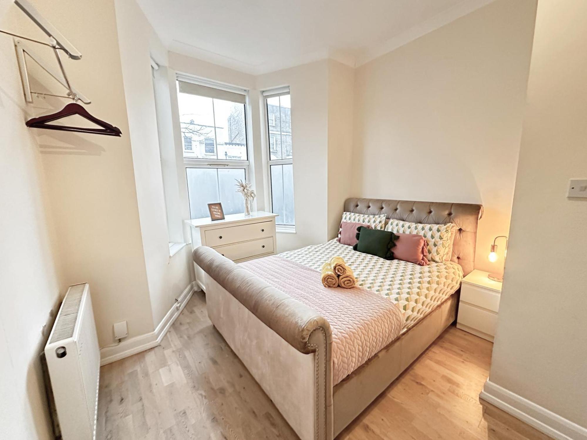 Apartamento 1-bedroom Flat With Small Garden & Paid Parking In Finsbury Park, Highbury *