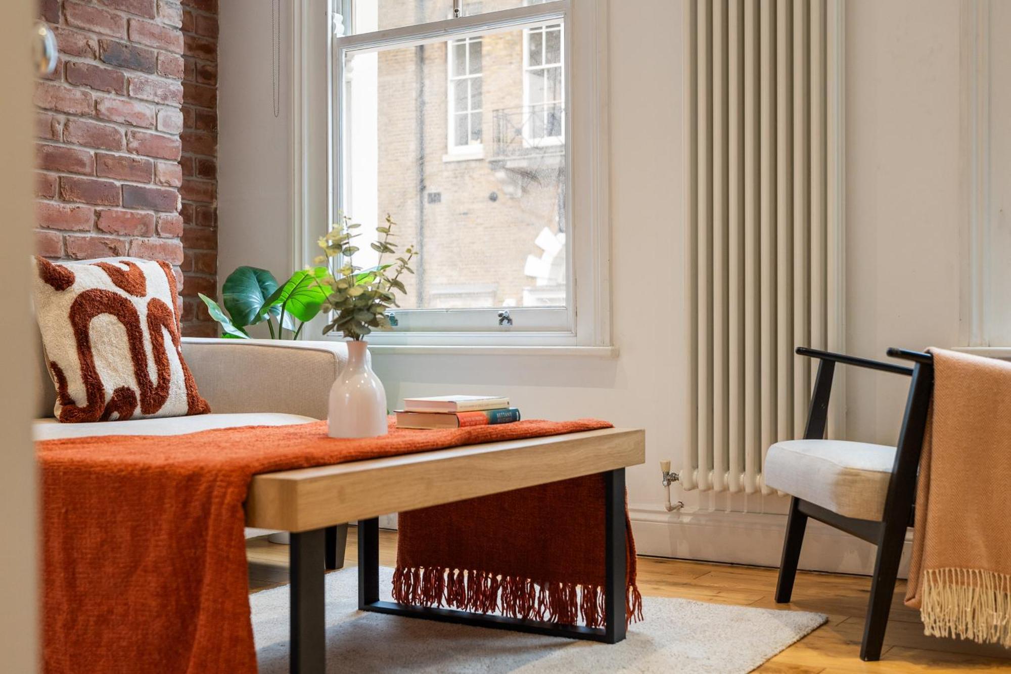 Hidden Gem In Location - Beautiful 2 Bed Apartment *