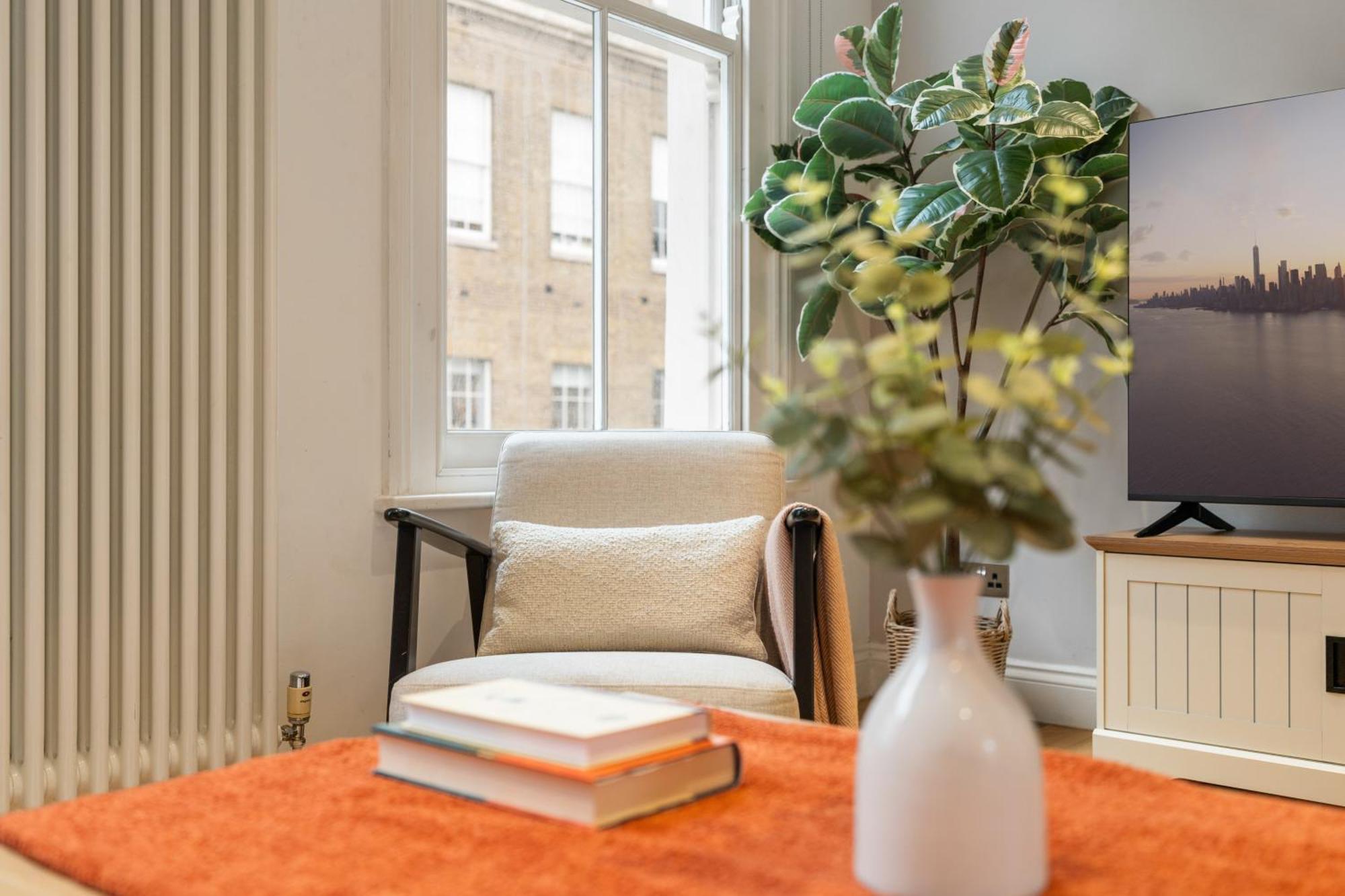 Apartment Hidden Gem In Location - Beautiful 2 Bed