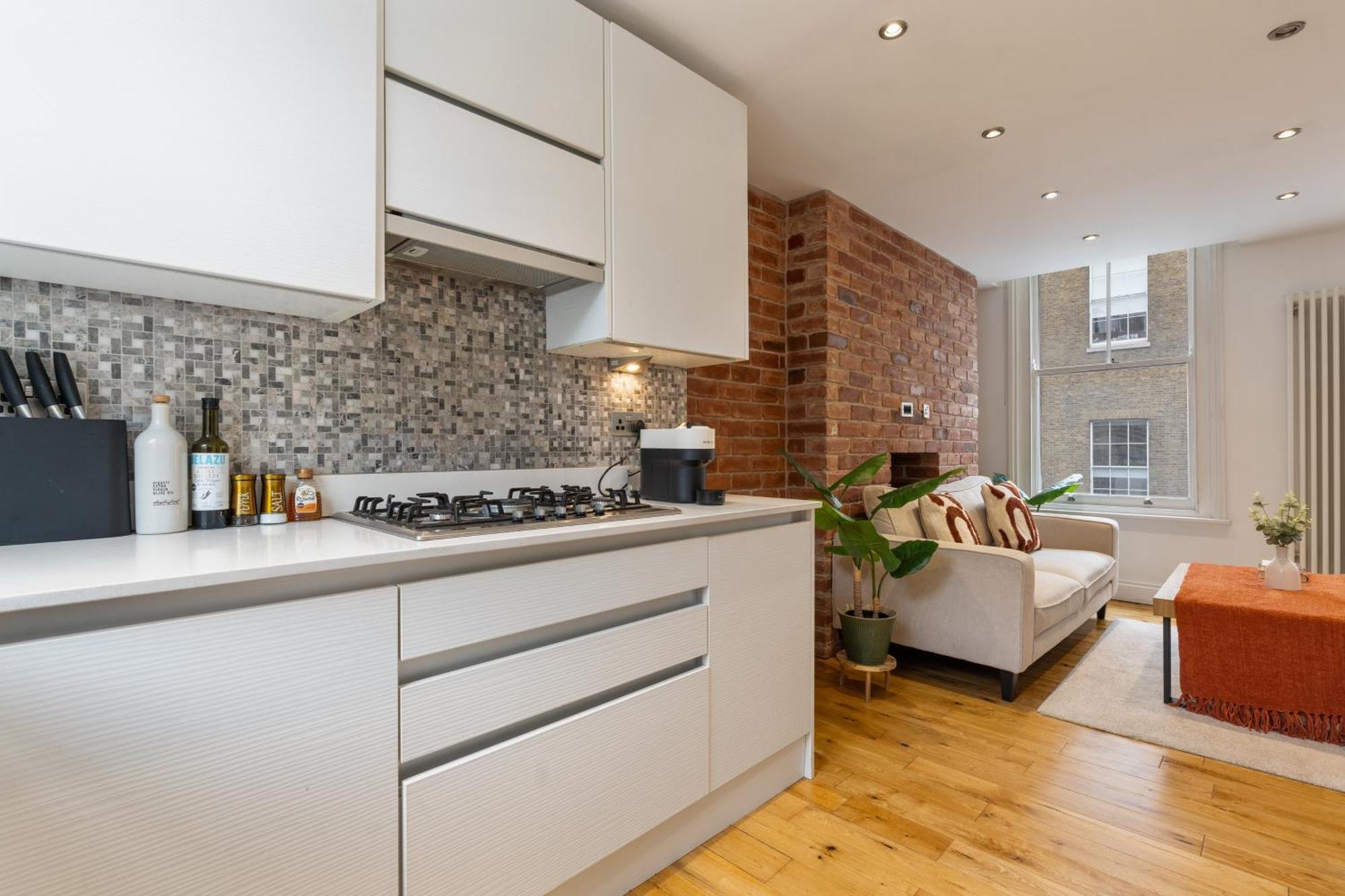 Apartment Hidden Gem In Location - Beautiful 2 Bed *