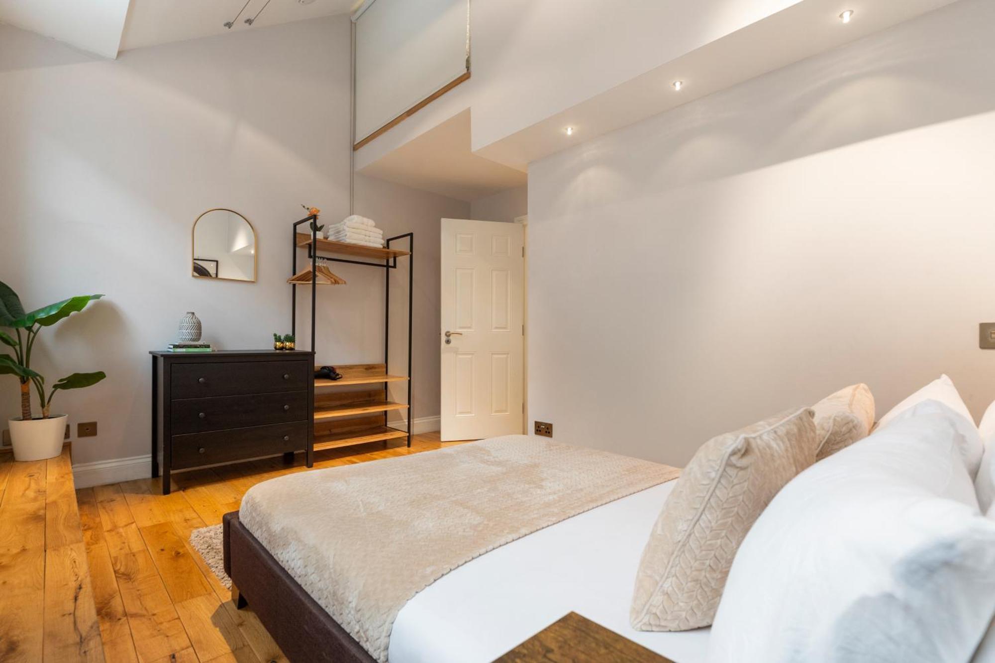 Hidden Gem In Location - Beautiful 2 Bed *