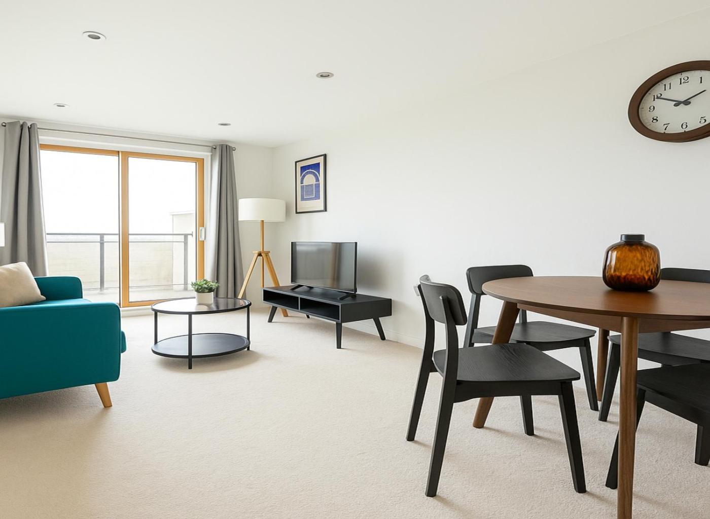 2 Bed Flat With Balcony In Wimbledon Apartment London