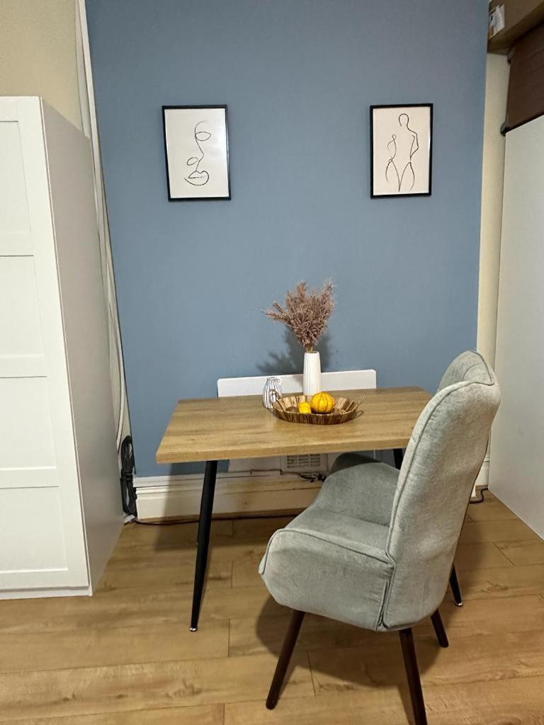 10 Minutes To Wembley Guest Apartment *