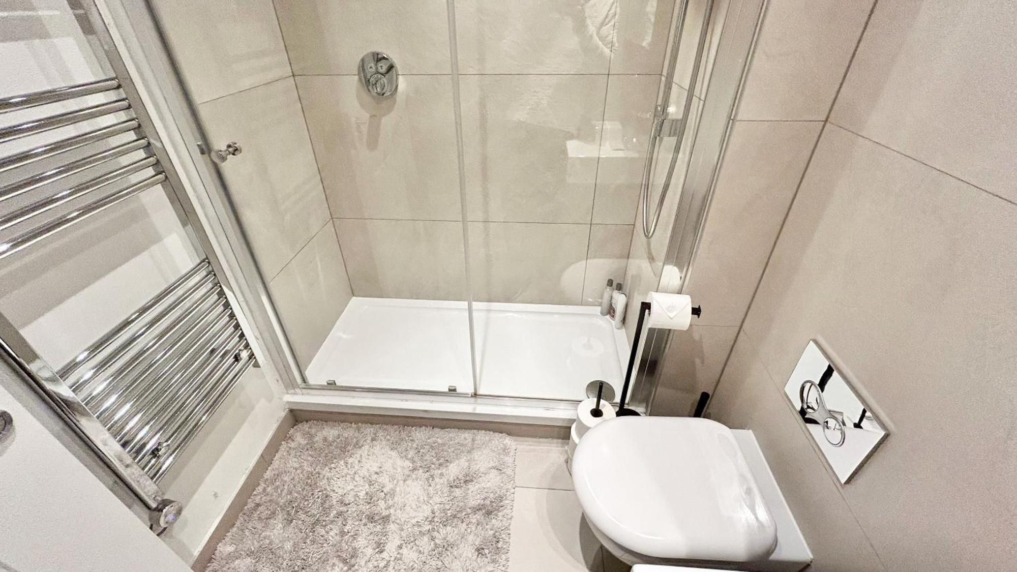 Modern & 3bedroom Flat With Pvt Balcony Steps From Regent's Park London