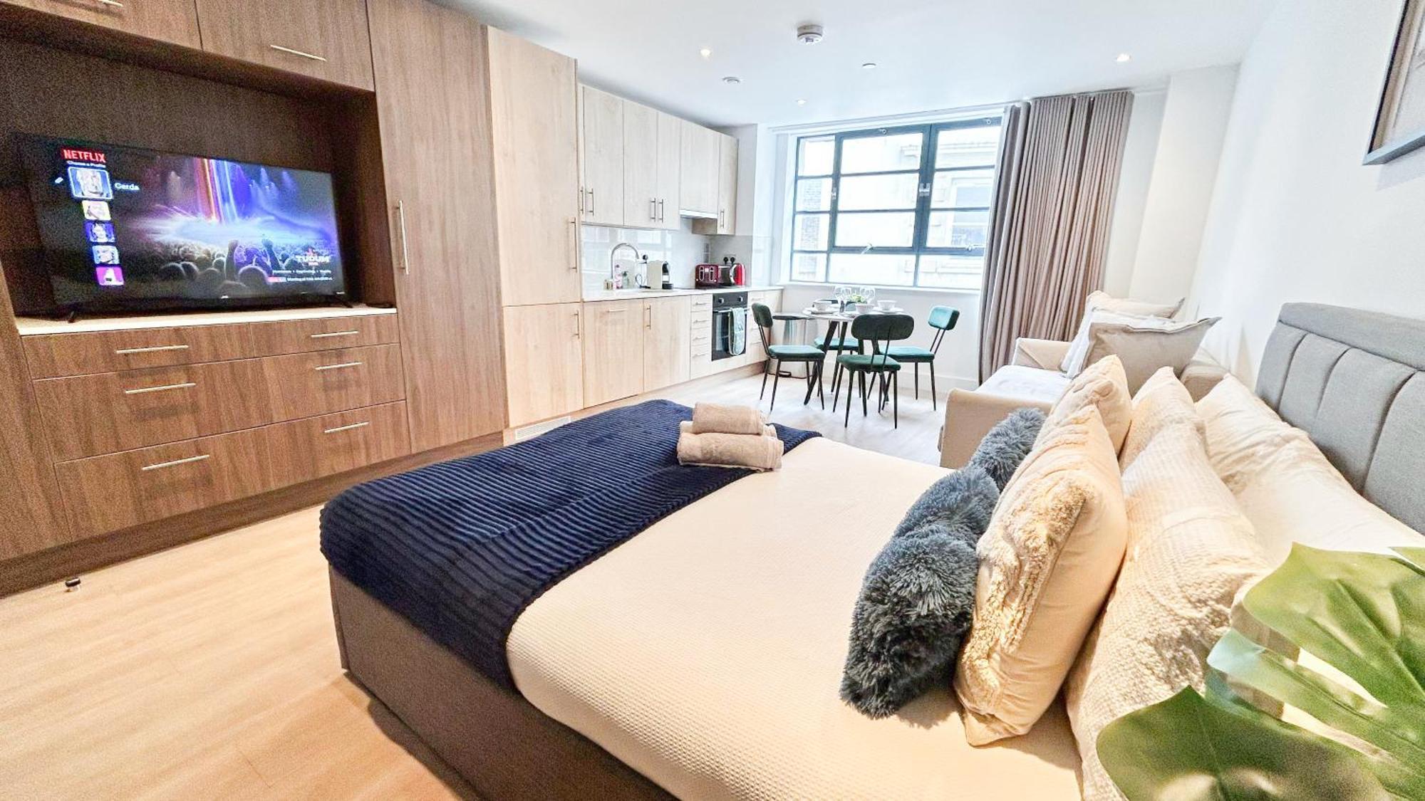Modern & 3bedroom Flat With Pvt Balcony Steps From Regent's Park *
