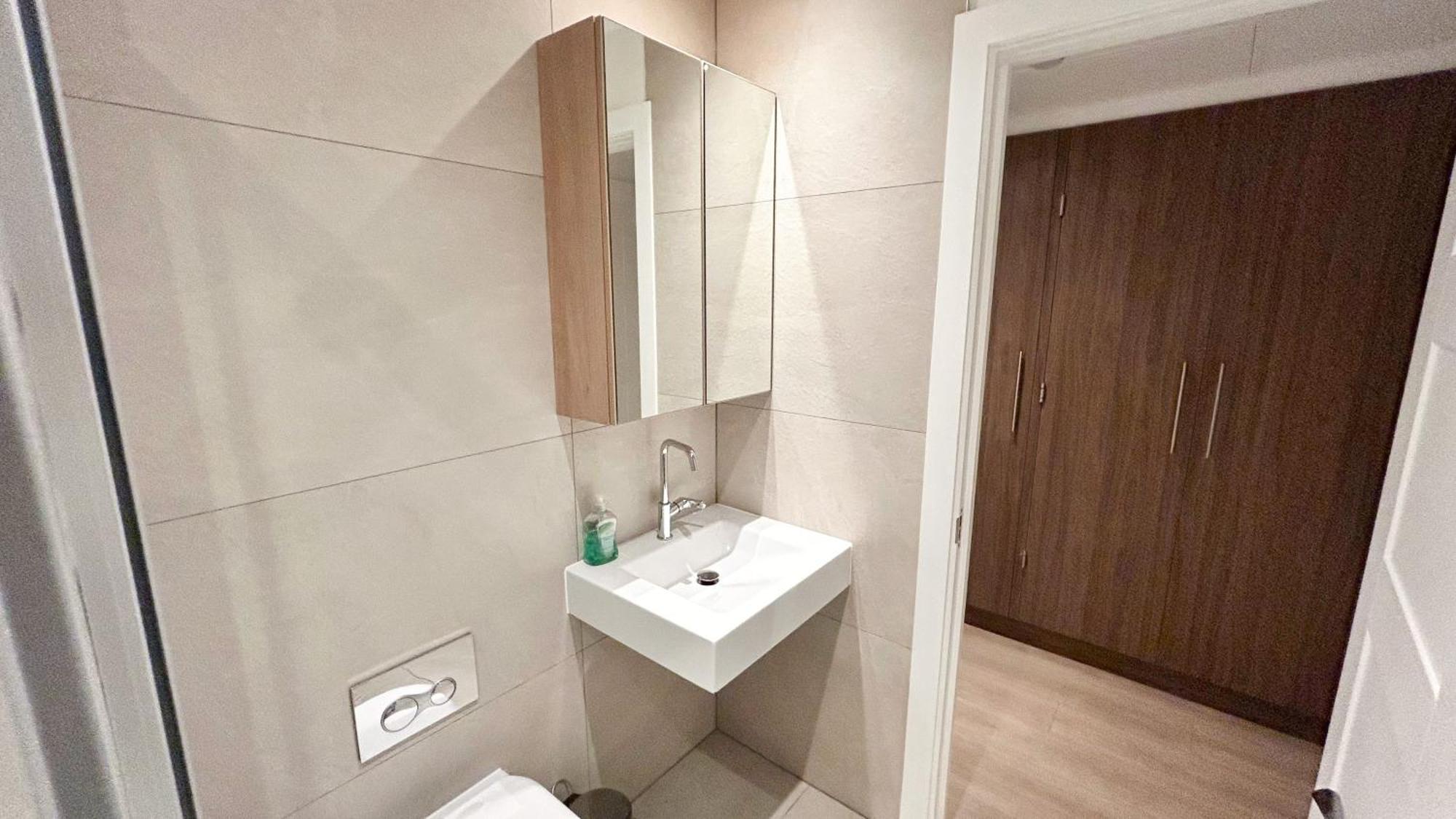 Modern & 3bedroom Flat With Pvt Balcony Steps From Regent's Park Apartment