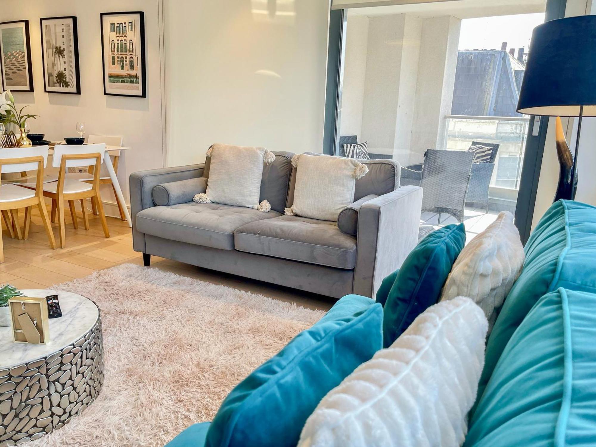 Modern & 3bedroom Flat With Pvt Balcony Steps From Regent's Park London