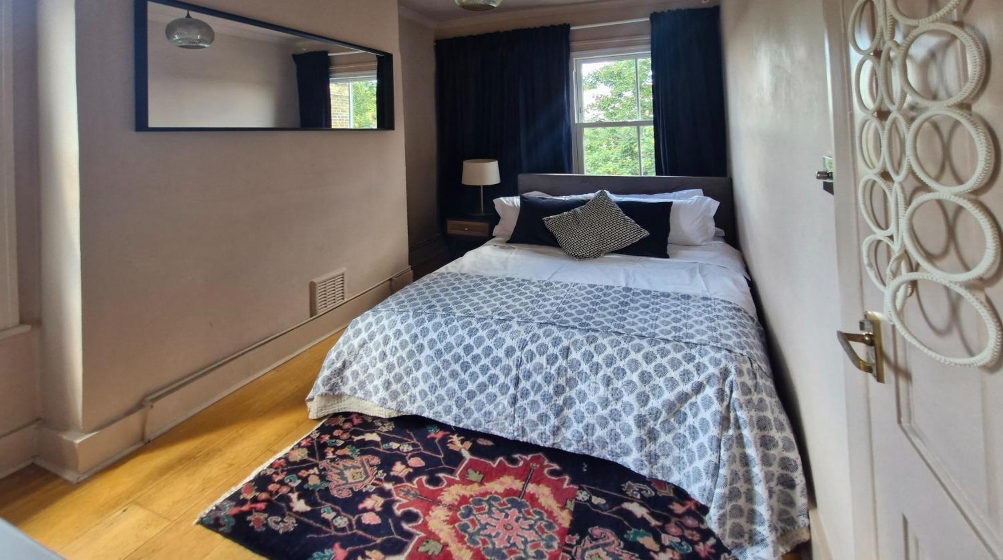 Apartment Charming Bright 2-bed Heritage Flat, Battersea Park, *