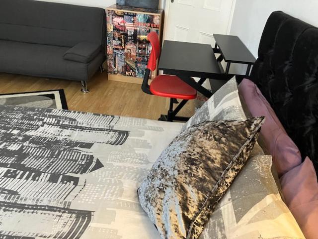 Comfy Rooms. Shared East Homestay. * London