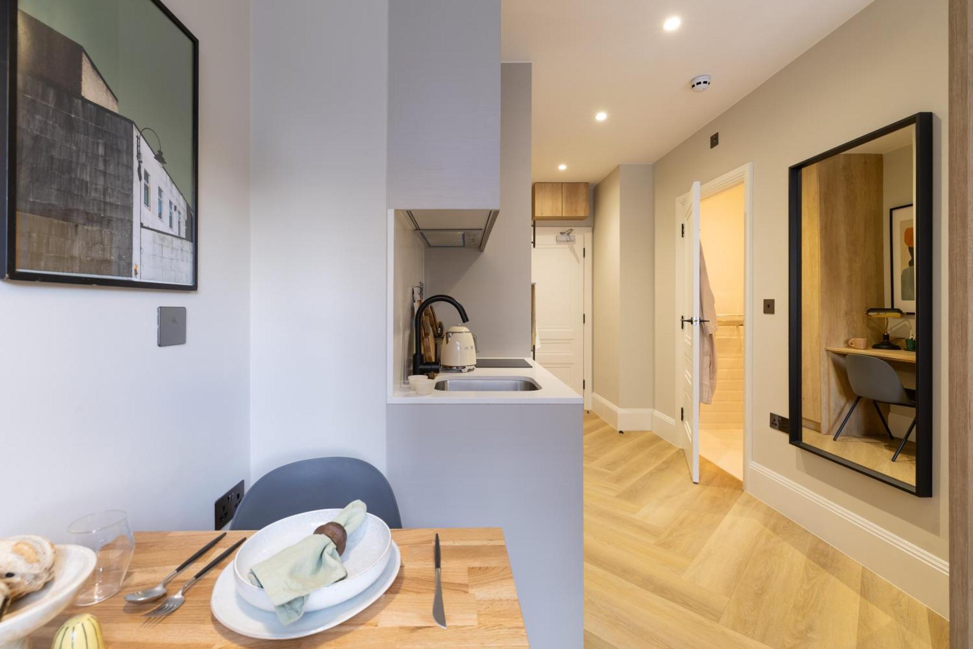 Smart In Sloane Square Apartment