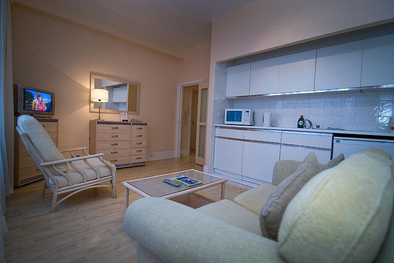Amsterdam Hotel 2*