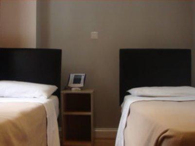 Holland Court 3*