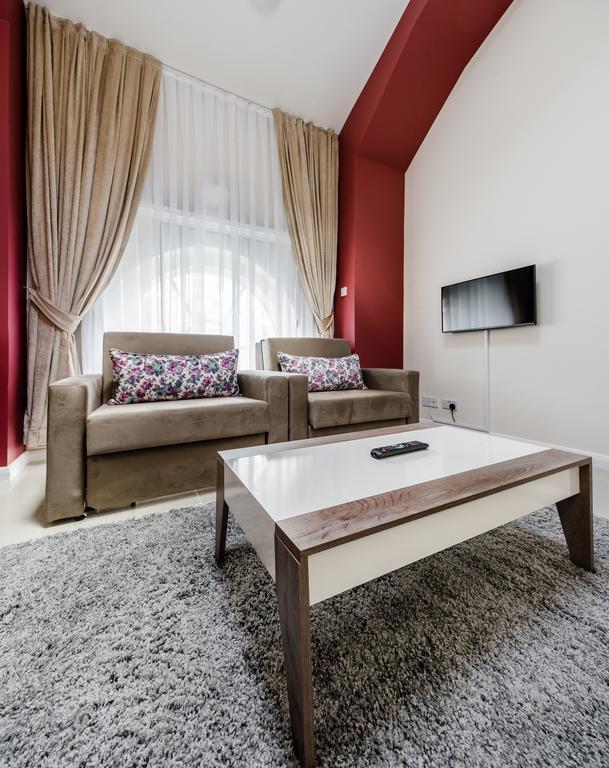 Apartahotel Commercial House