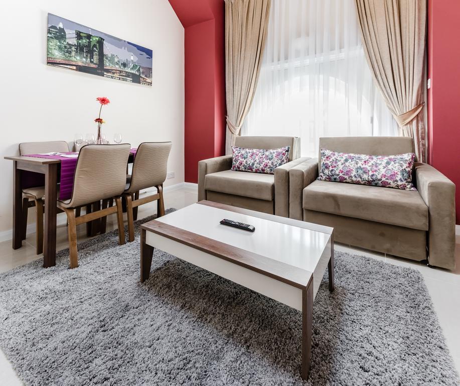 Commercial House Apartahotel 4*