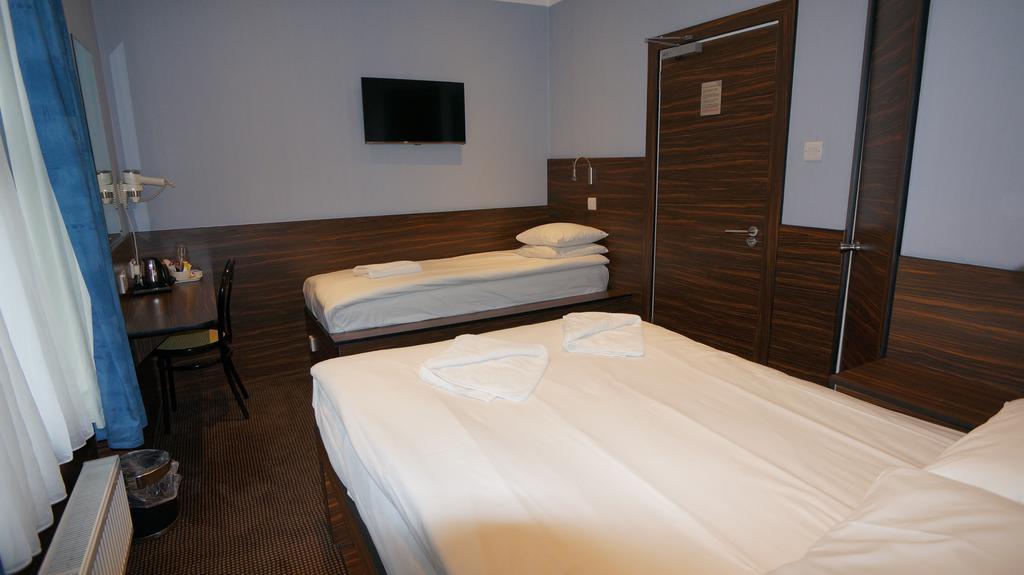 Crestfield Hotel 2*