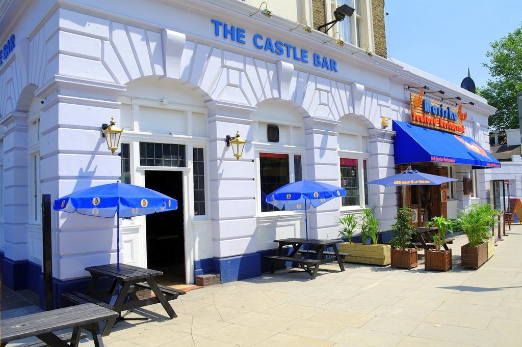 Bed & Breakfast The Castle Bar London