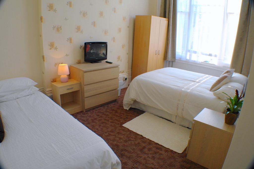 Bed & Breakfast The Castle Bar London