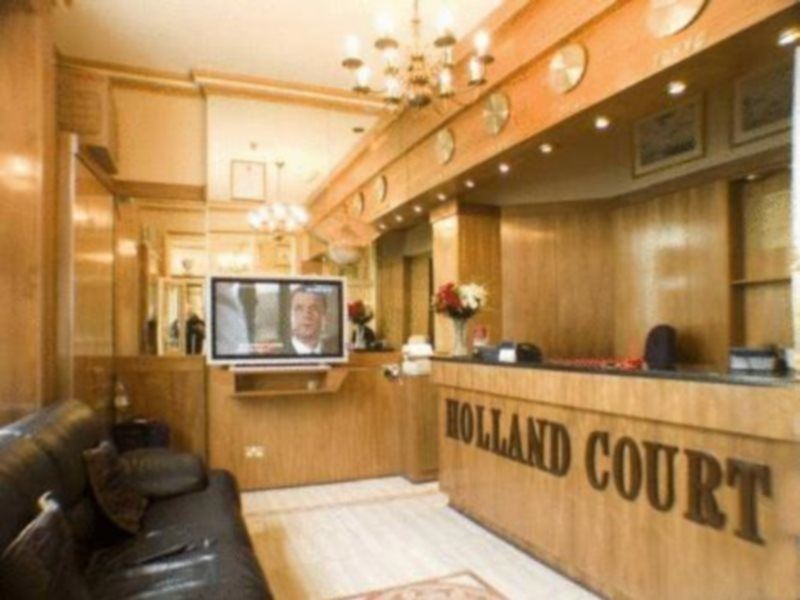 Holland Court 3*