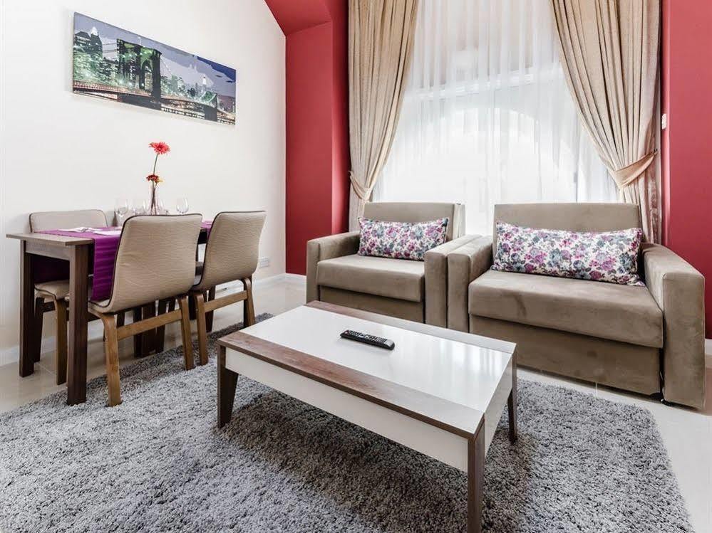 Apartahotel Commercial House 4*