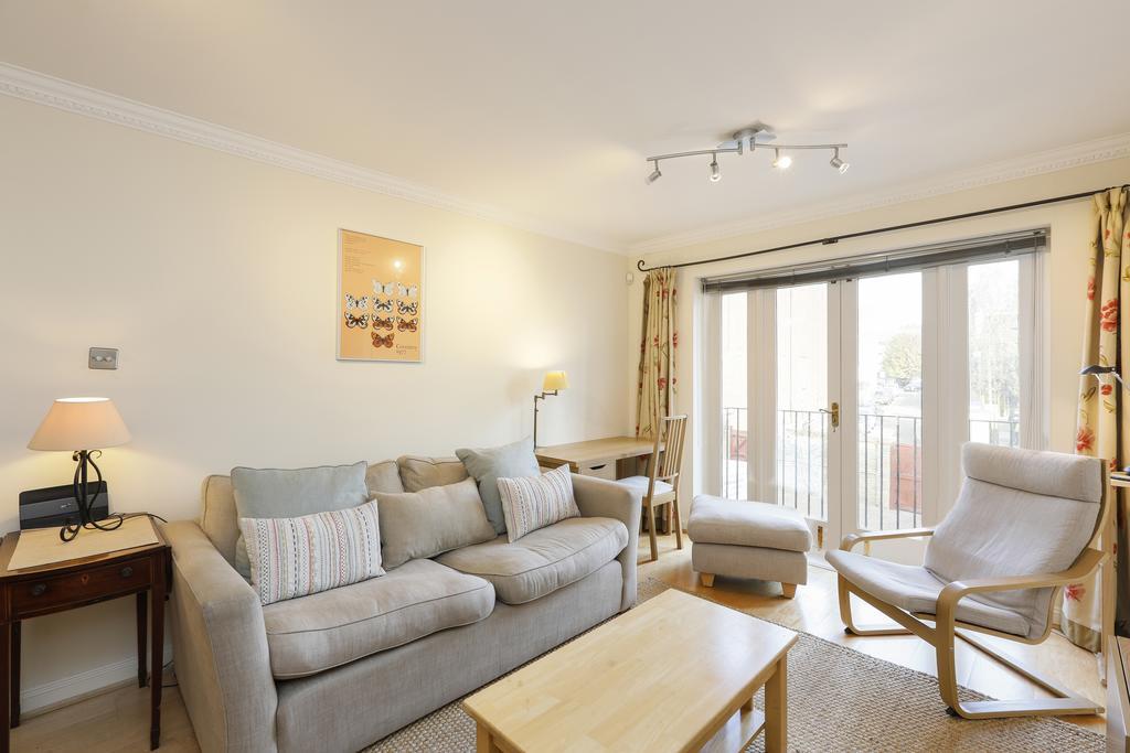 Cozy With Parking & Patio Appartement