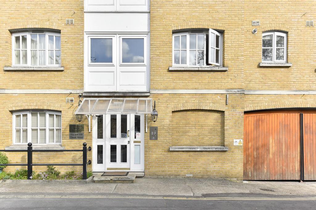 Cozy With Parking & Patio Londen