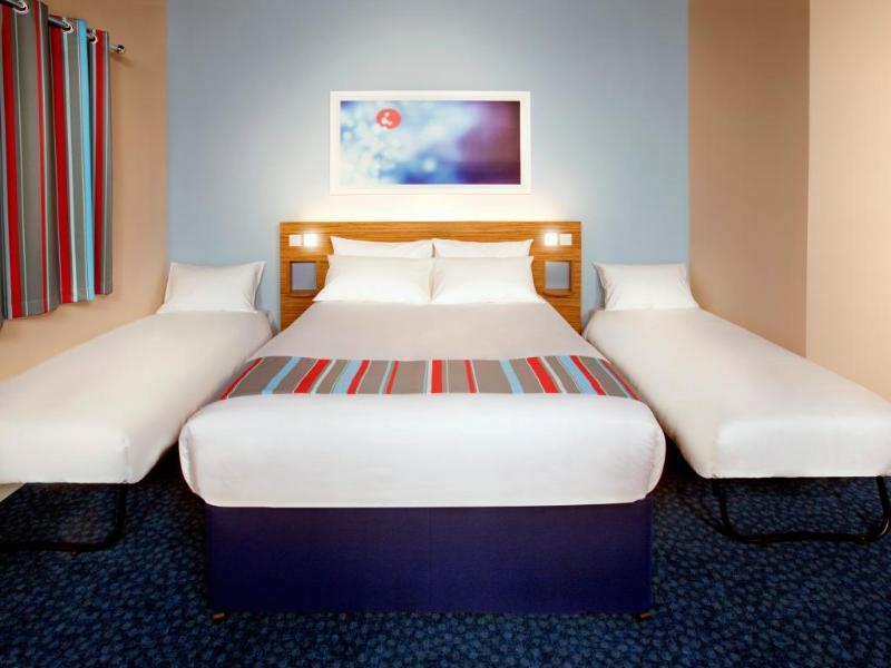 Travelodge Chessington Tolworth Hotel 3*