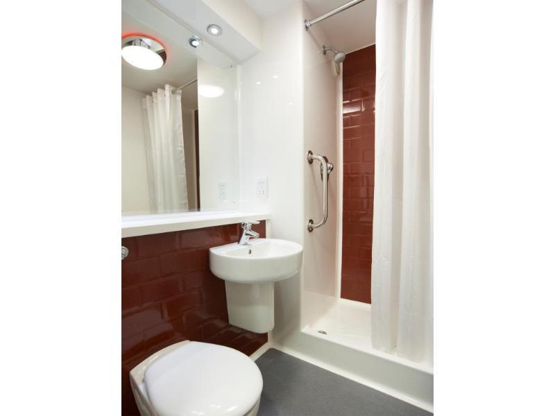 Travelodge Chessington Tolworth Hotel London