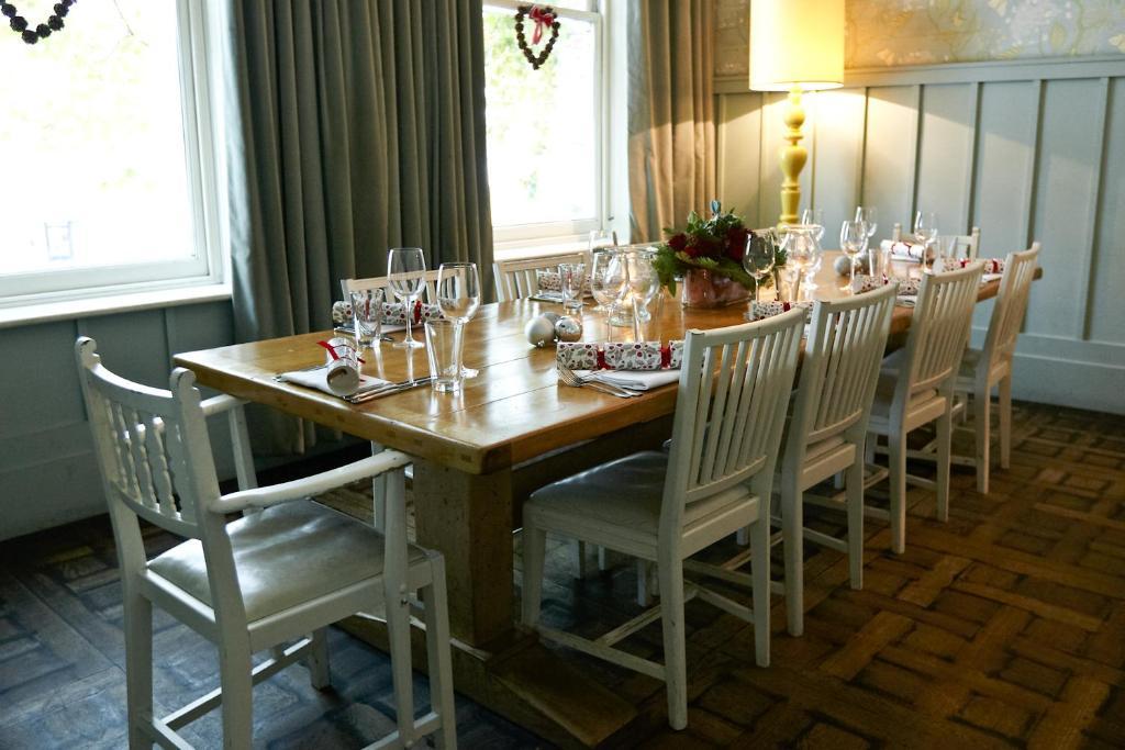 High Road House Hotel
