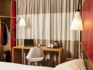 Ibis Canning Town Hotel 3*