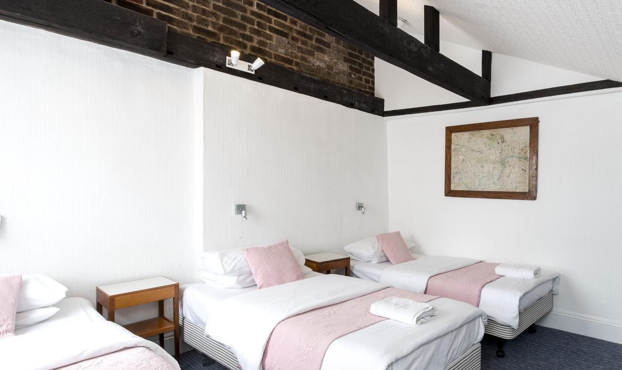 Hotel St Athans London