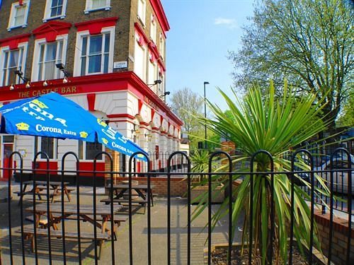 Bed & Breakfast The Castle Bar London
