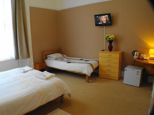 The Castle Bar Bed & Breakfast London