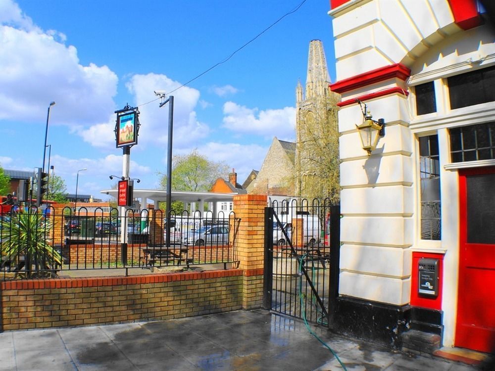 Bed & Breakfast The Castle Bar London