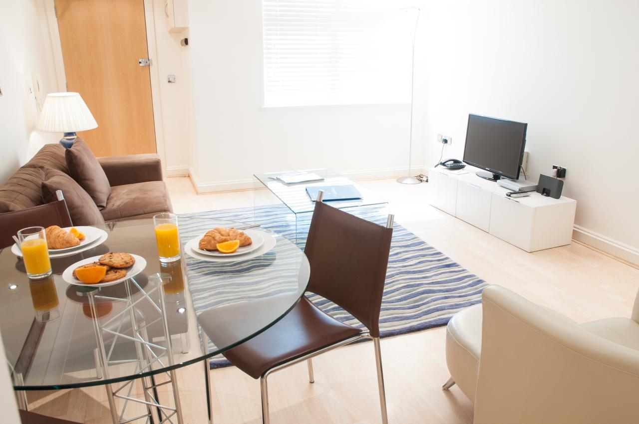 Clarendon House & Gardens Apartment *