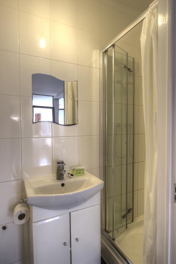 Kilburn Short