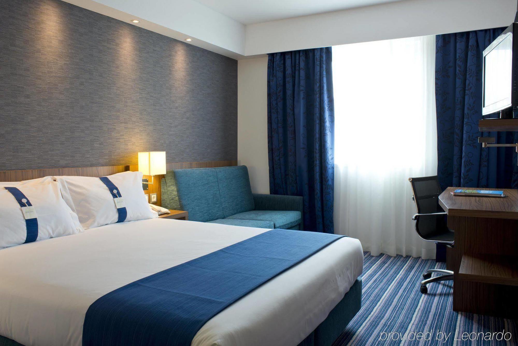 Express - Vauxhall Nine Elms, An Ihg London