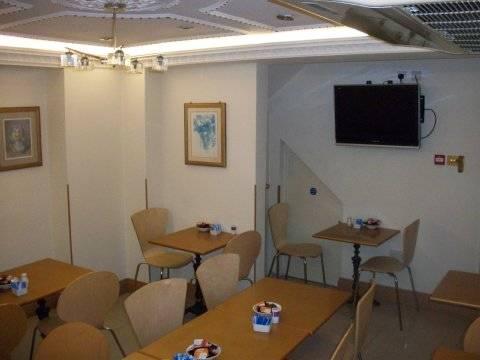 Holland Court 3*