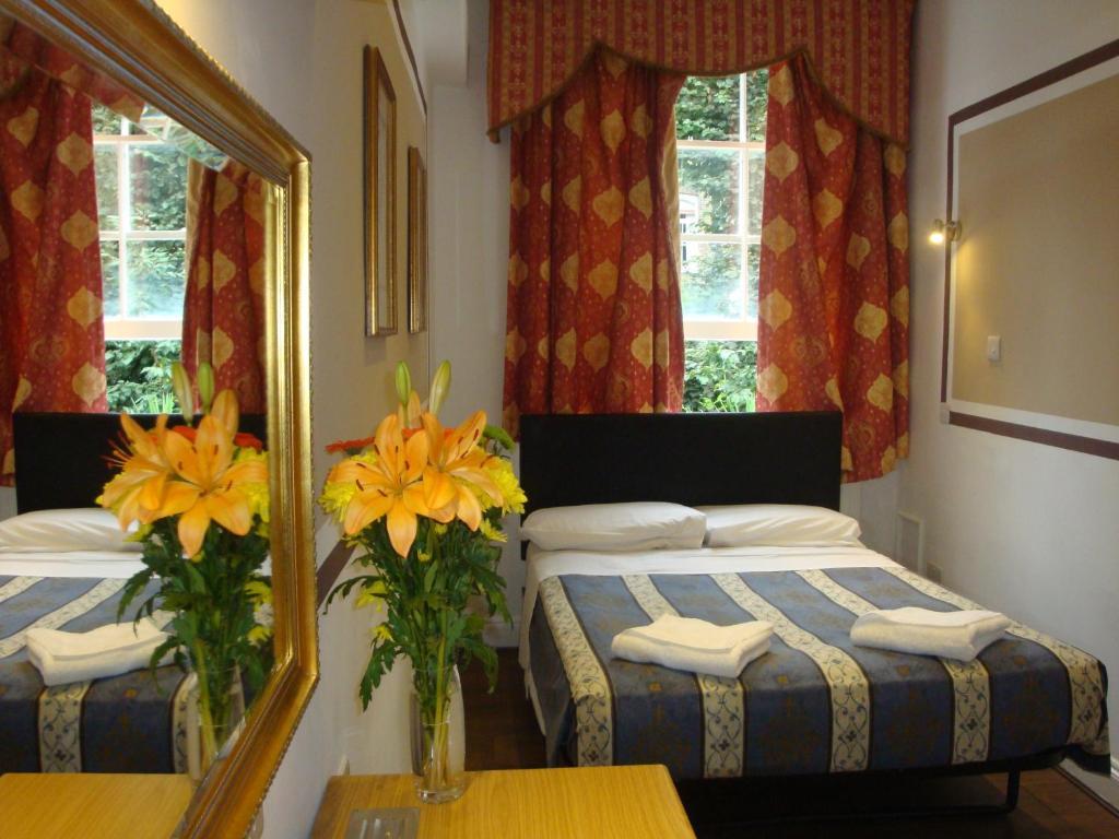 Guest house Holland Court 3*