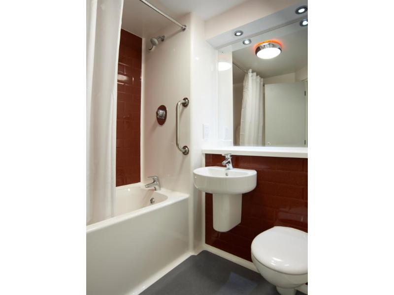 Travelodge Wembley High Road 2* London