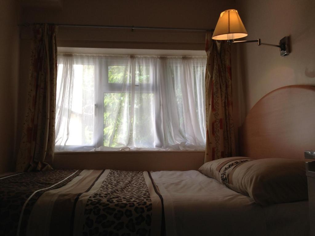 Acton Town 2* Londen