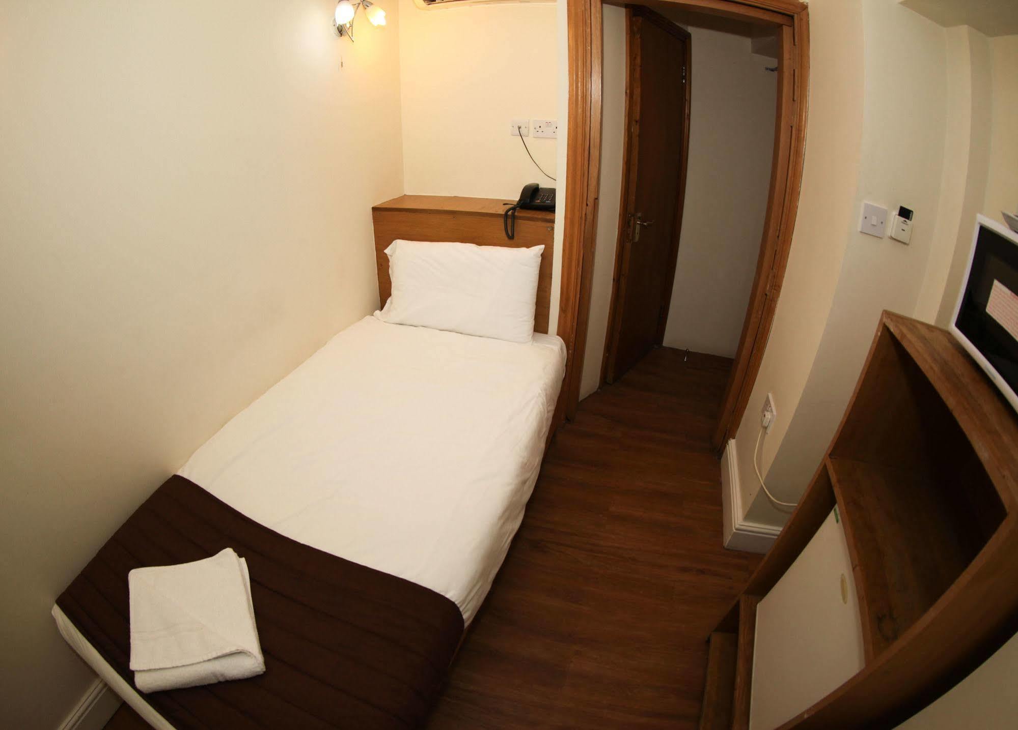Kensington Guest house 3*