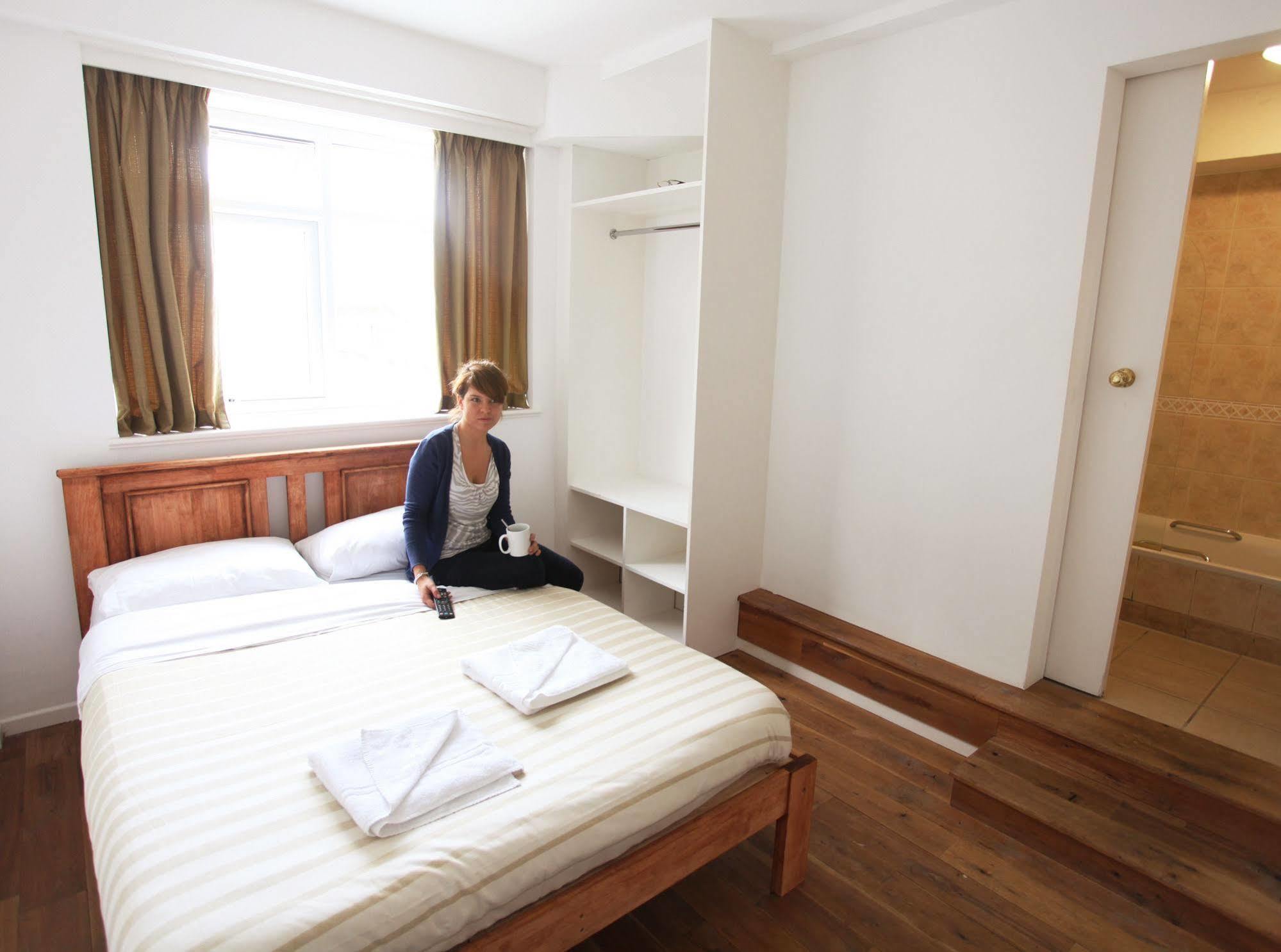 Palmers Hillspring At Willesden Hostal *