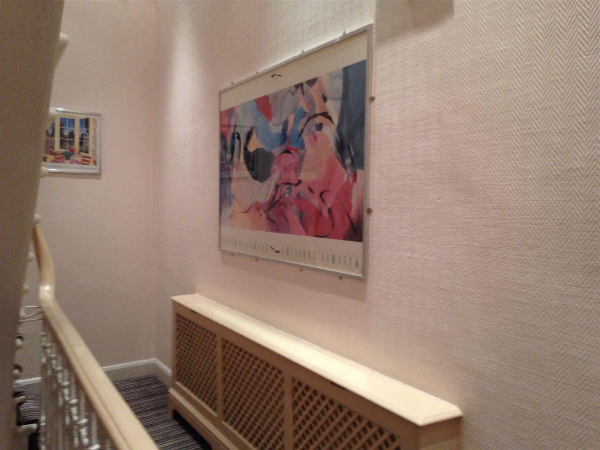 Amsterdam Hotel 2*