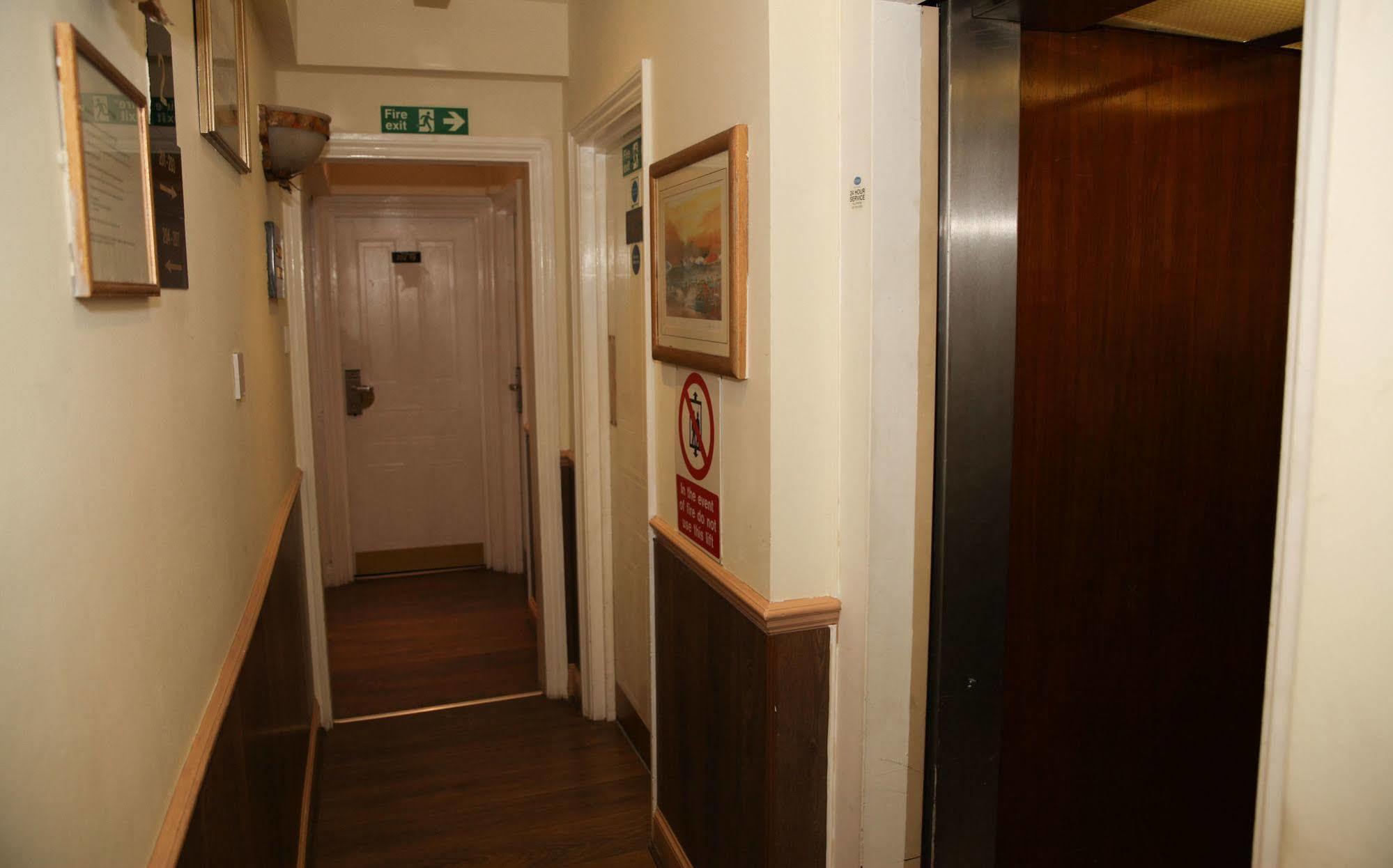 Guest house Holland Court 3*