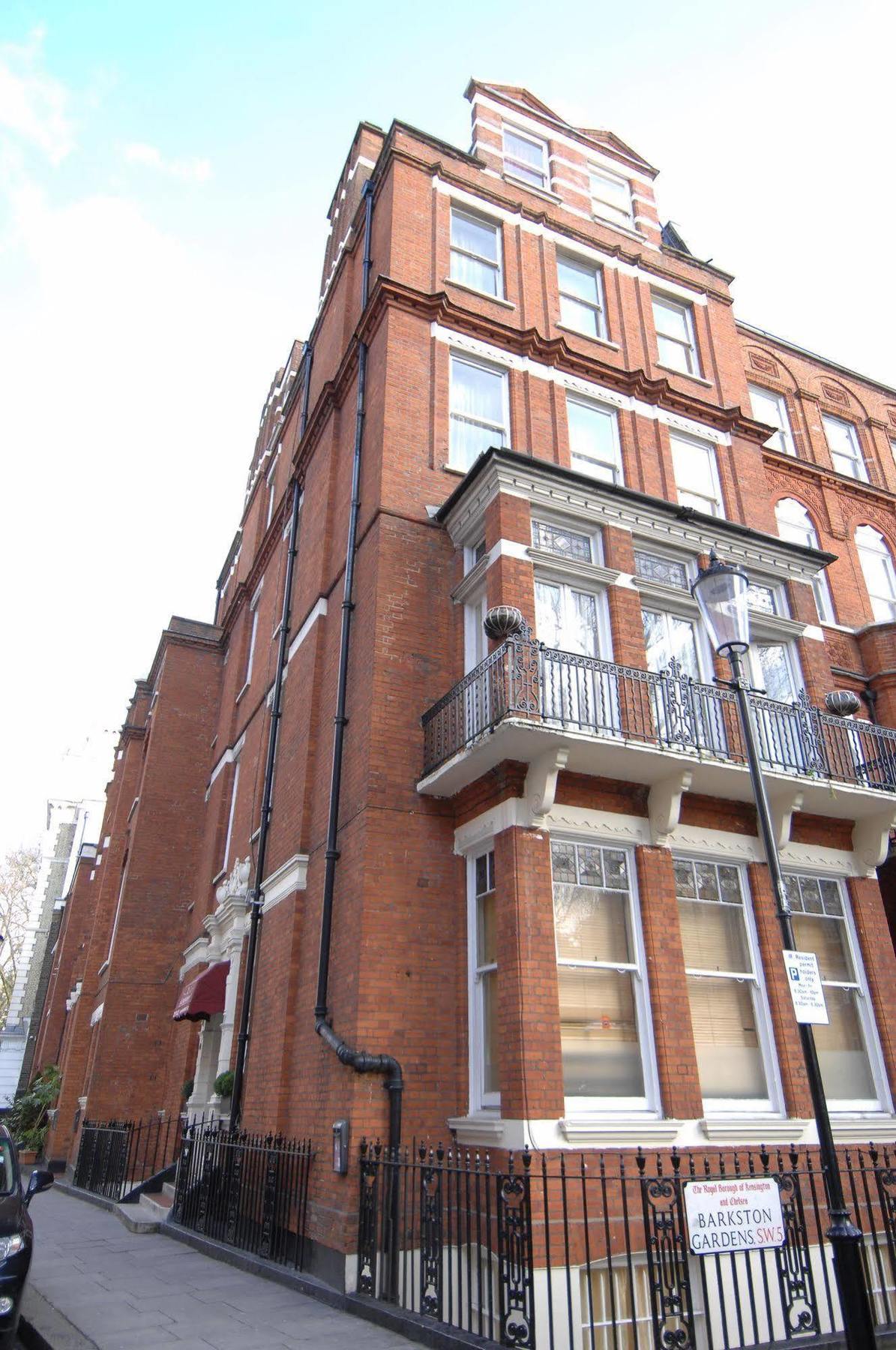 Barkston Earls Court * Londen