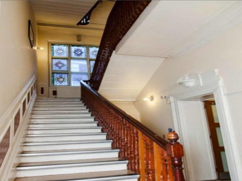 Barkston Earls Court * Londen
