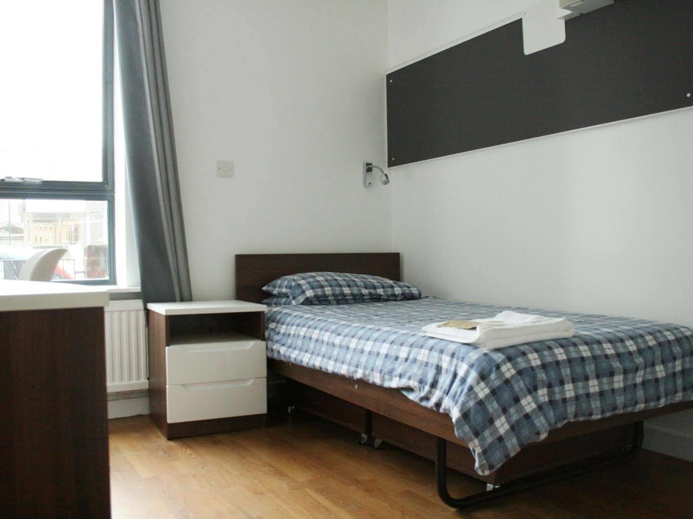 Lse Rosebery Hall * London