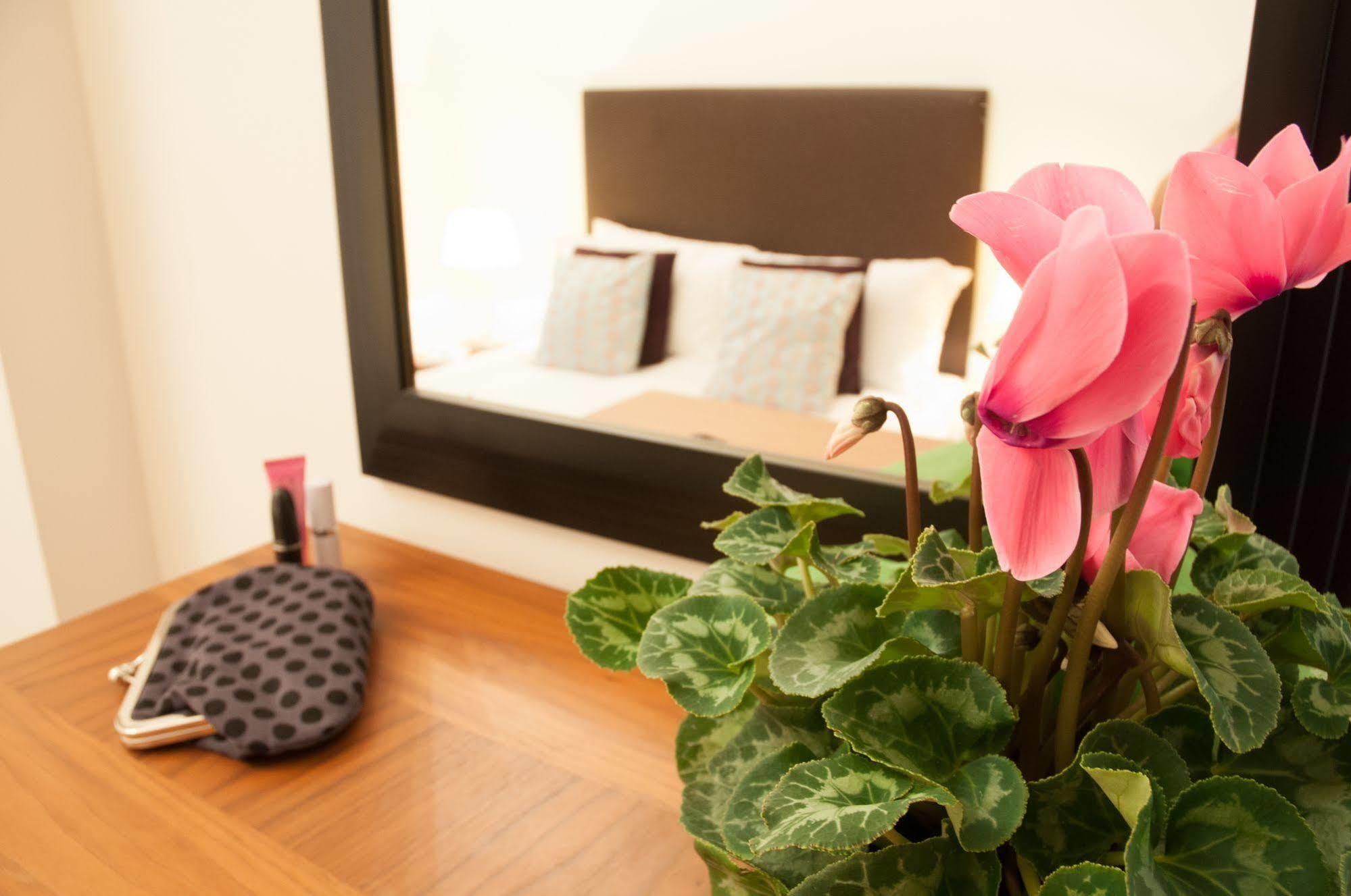 Clarendon House & Gardens Apartment London